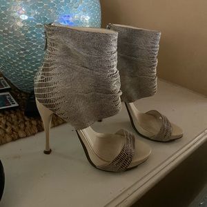 BCBG ANKLE CUFF HEELS SIze 8 Gently Used